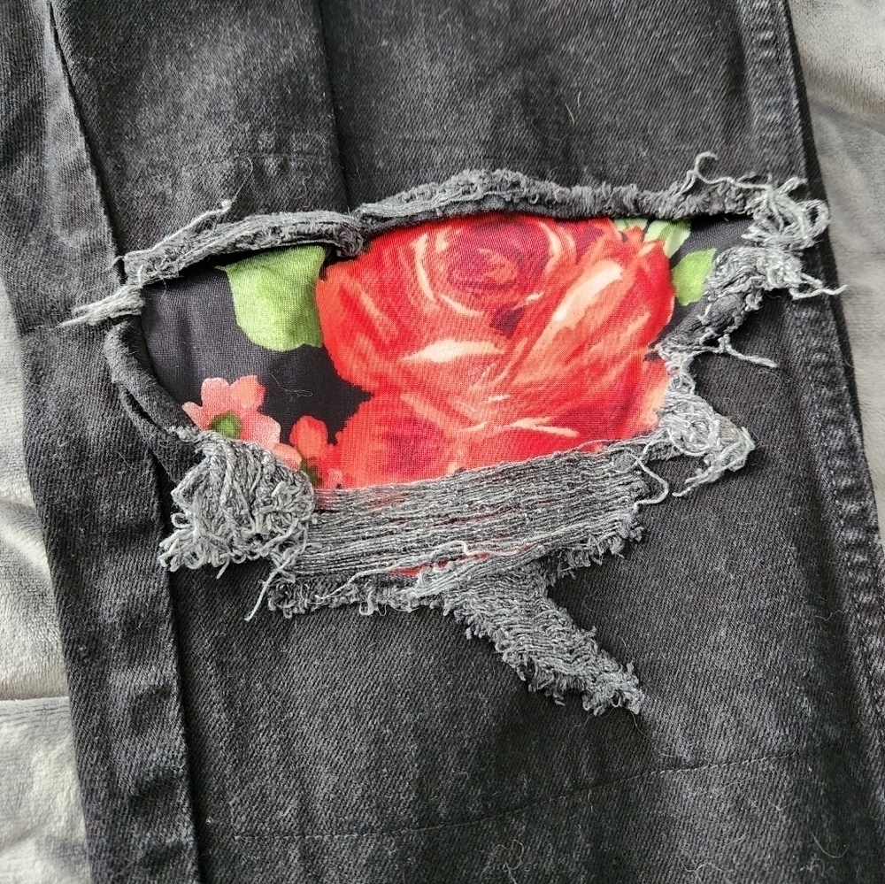 Tapered Ripped  Jeans - Picture 5 of 7